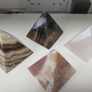 1 x Mixed Calcite Pyramide 6cm